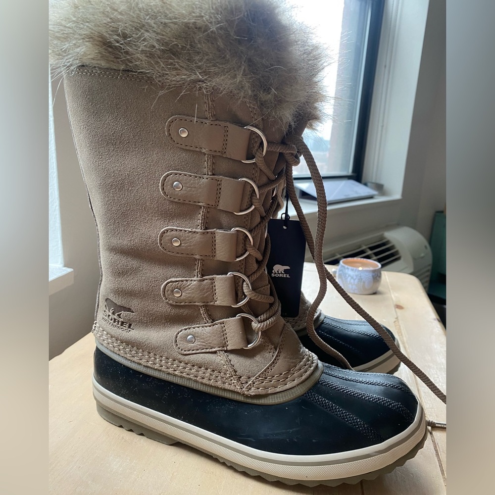 NWT Sorel Joan of Arctic Boot in Khaki II - Waterproof, Never worn, Winter Boot